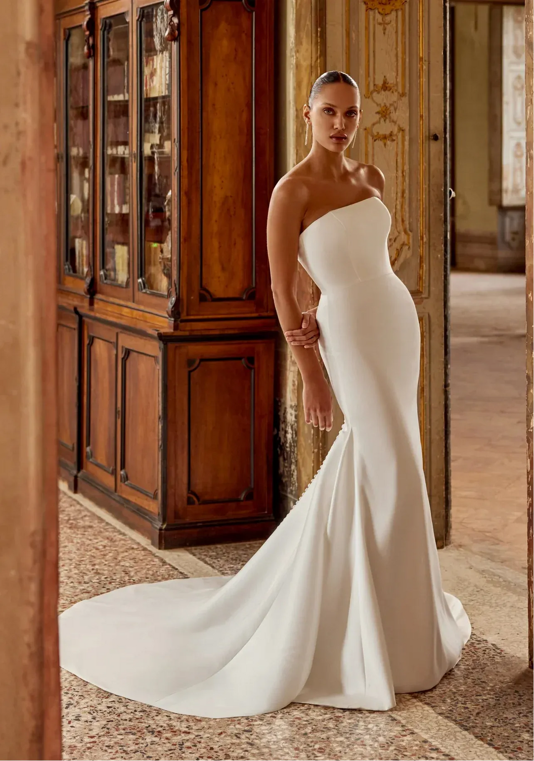 Justin Alexander 88205 Wedding Dress – Satin Fit and Flare Bridal Gown with Straight Neckline and Chapel-Length Skirt – Size 4 – Luxe Redux Bridal Justin Alexander 88205 Wedding Dress – Satin Fit and Flare Bridal Gown with Straight Neckline and Chapel-Length Skirt – Size 4 – Luxe Redux Bridal