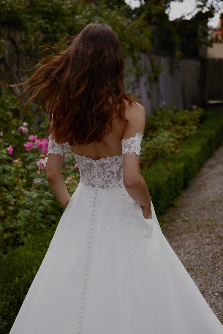 Justin Alexander India - Size 14