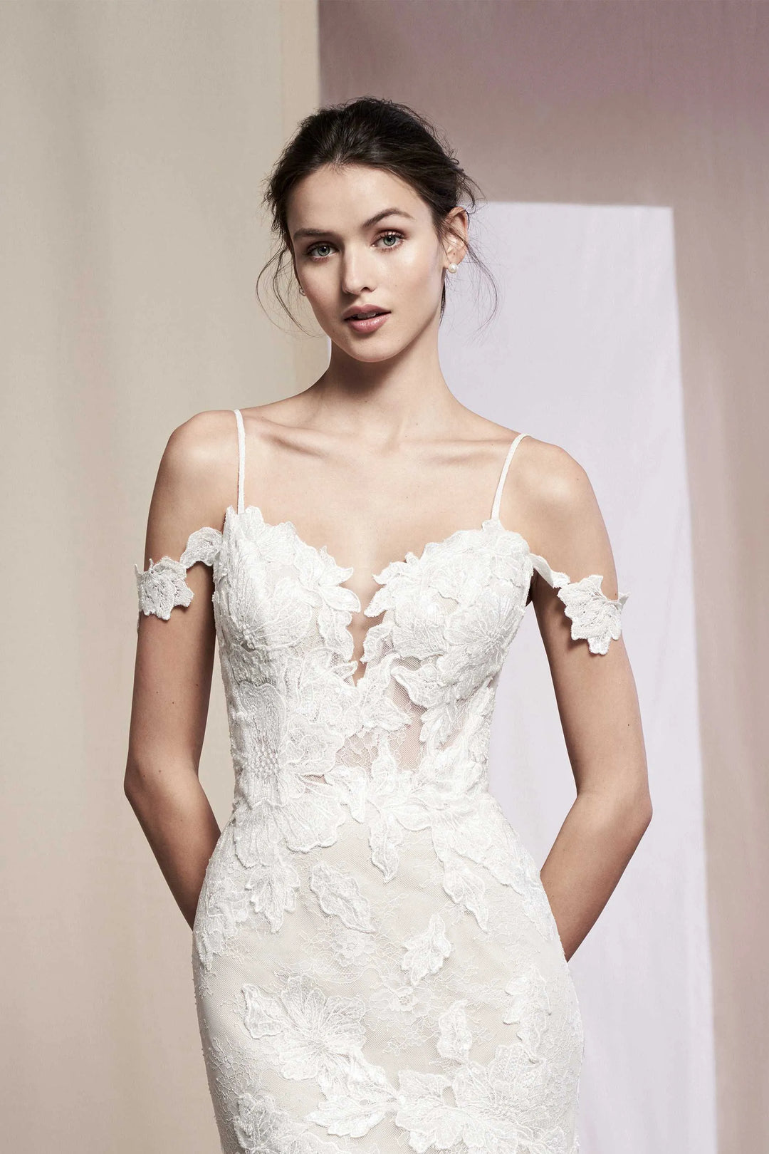 close up of justin alexander tansy 99089 lace fit and flare wedding dress showing the v neck bodice with spaghetti straps and off the shoulder straps