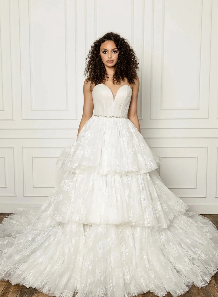 La Premiere Cassandra - Size 8