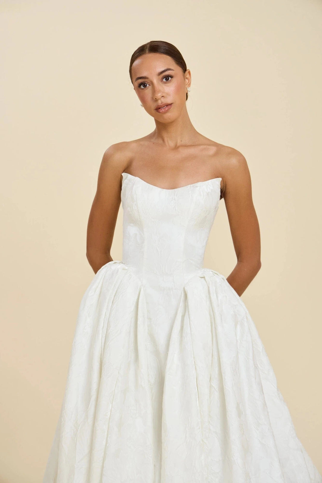 Luxe Prive Maeve 28 / Ivory Luxe Prive Maeve 28 / Ivory