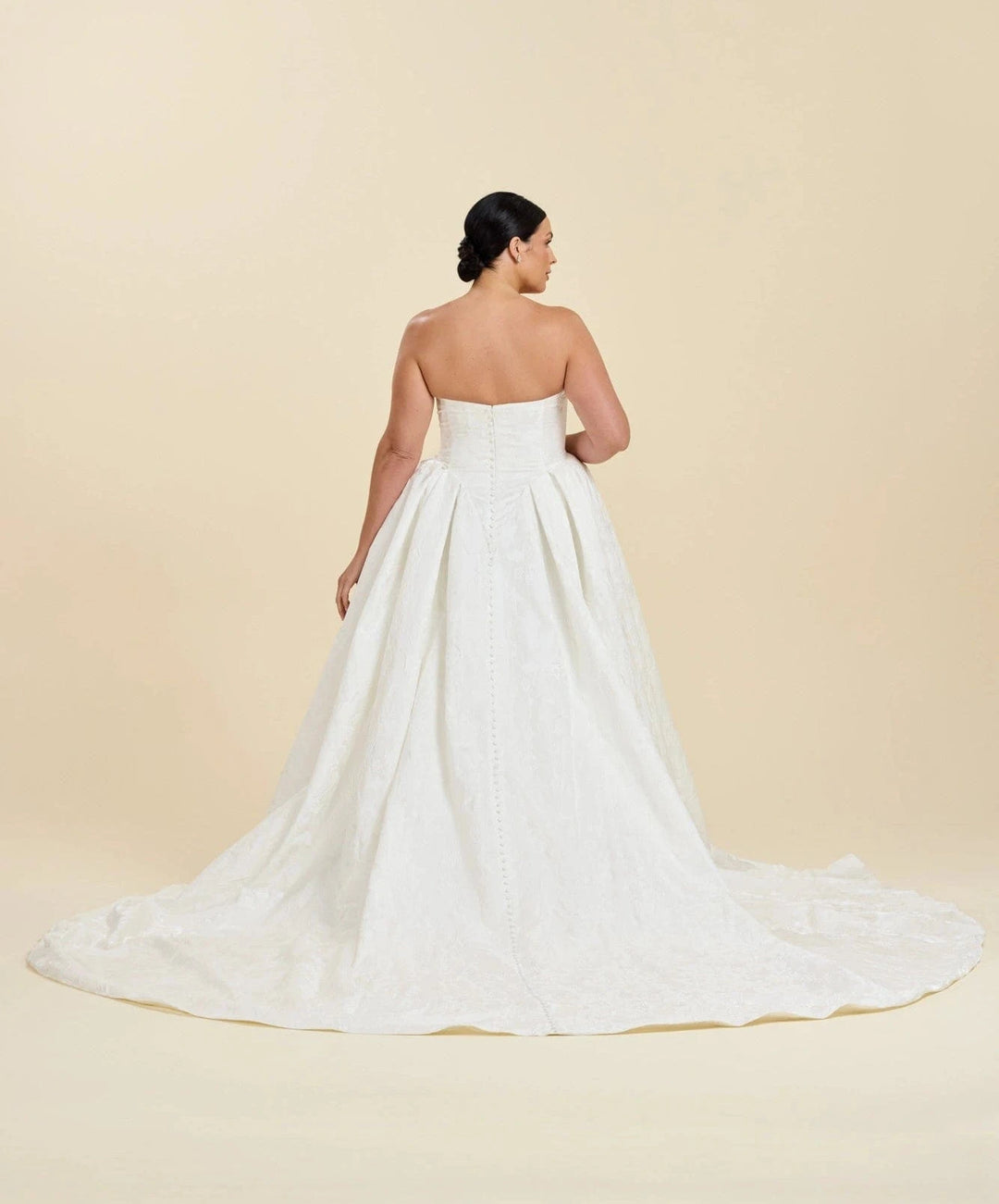 Luxe Prive Maeve 28 / Ivory Luxe Prive Maeve 28 / Ivory