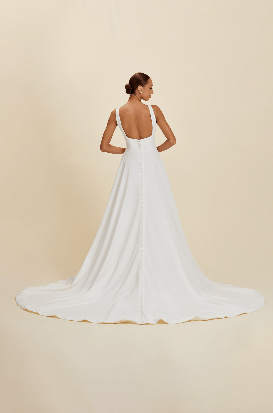 parker backless dress The basque waist of dreams, Ethereal romance comes to life in the Parker wedding dress with its fully embellished body lace. The curve-hugging column silhouette flatters the figure, while the