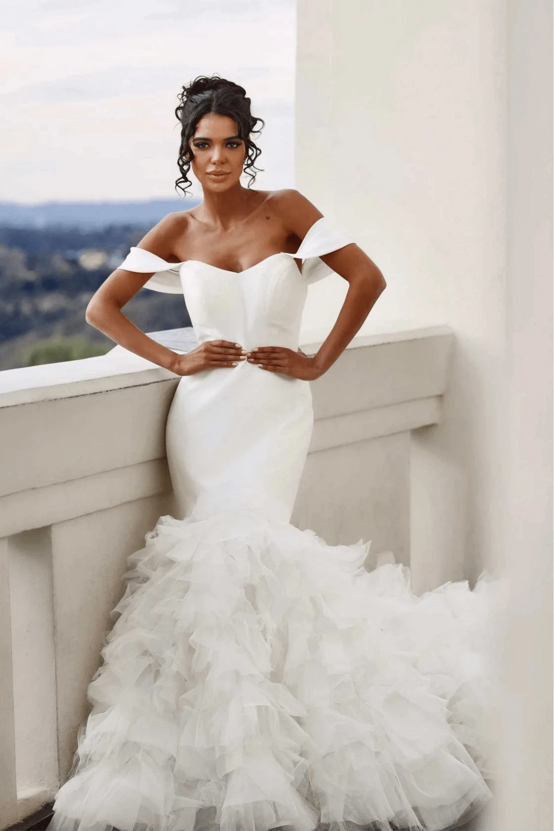 lace wedding dress size 16 Sample Wedding dress Witney- size 16 in stock
