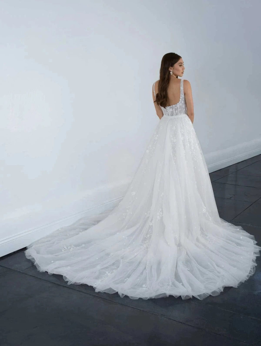 Martina Liana 1684 + Overskirt - Size 14 – Luxe Redux Bridal Martina Liana 1684 + Overskirt - Size 14 – Luxe Redux Bridal