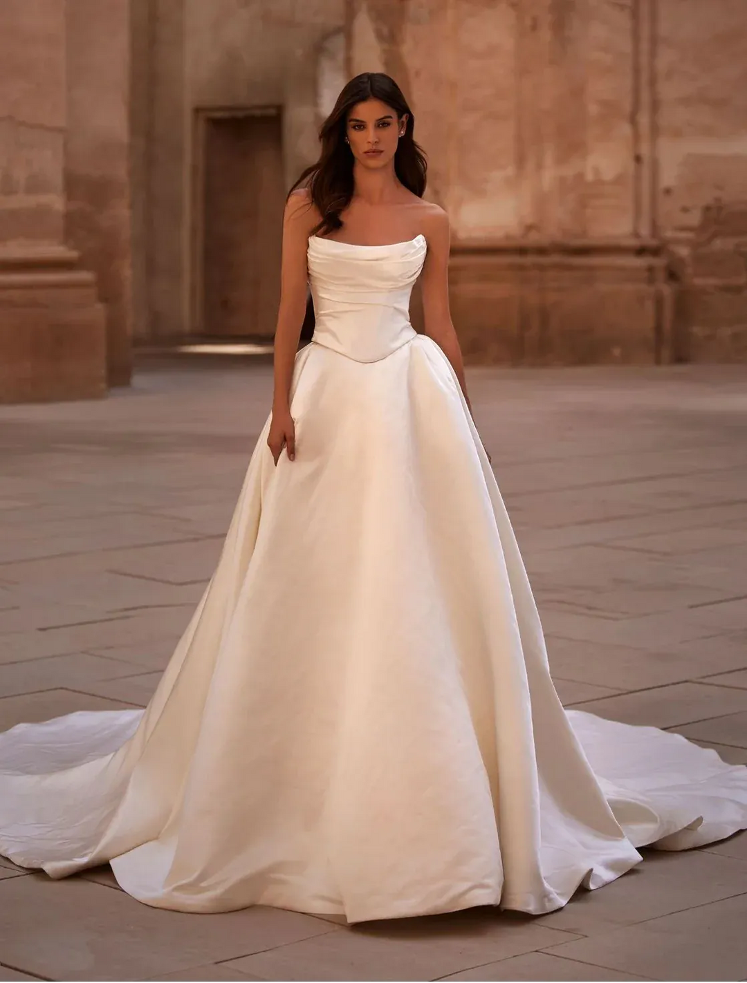 Milla Nova Satinelle Plus Size Wedding Dress - Basque Waist Strapless Ball Gown with Scoop Neckline - Size 18 Milla Nova Satinelle Plus Size Wedding Dress - Basque Waist Strapless Ball Gown with Scoop Neckline - Size 18