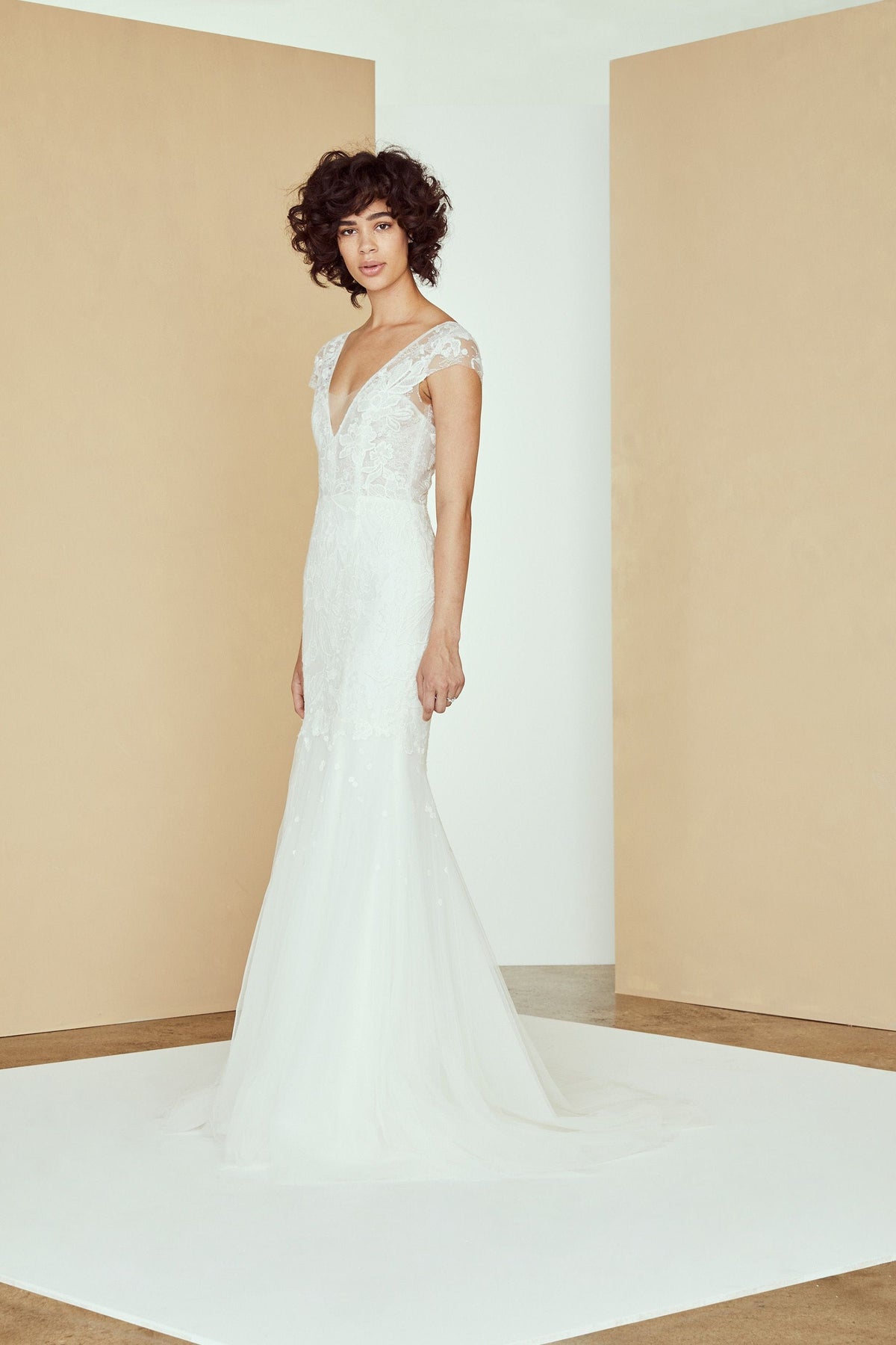 Nouvelle Amsale Alastair R306L Size 6 Luxe Redux Bridal