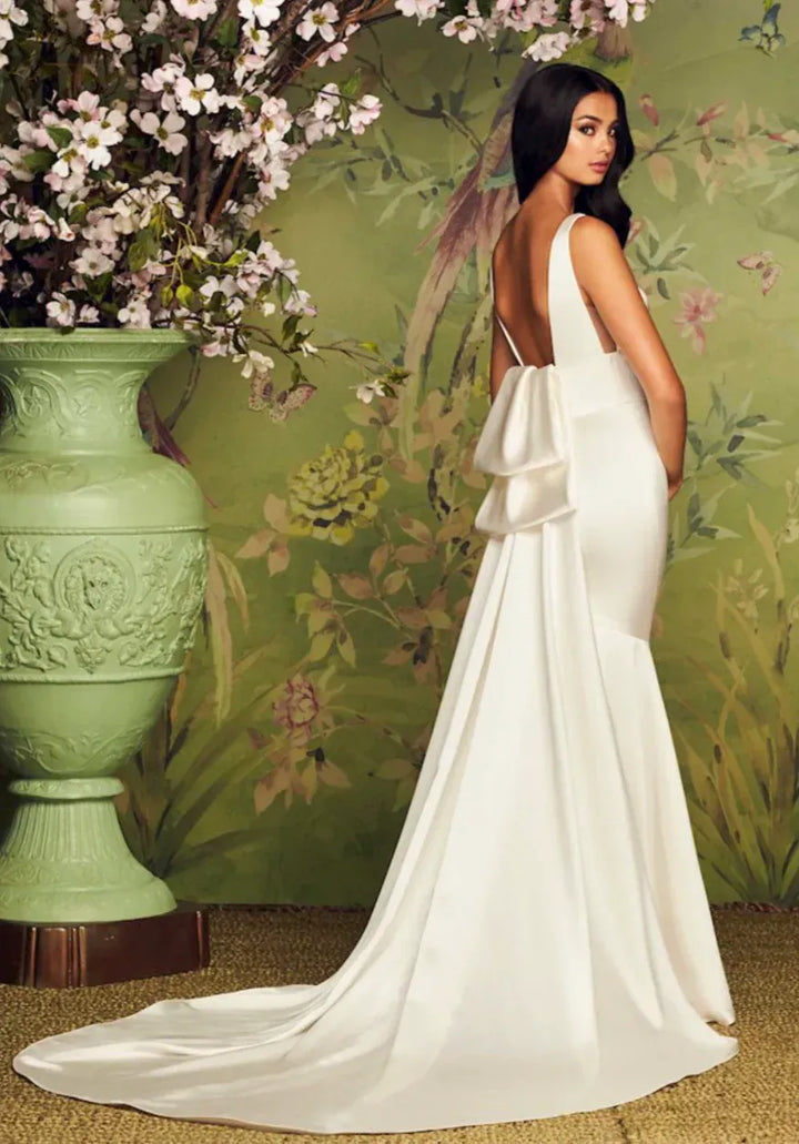 Paloma Blanca 4884 + Bow/Train - Size 12