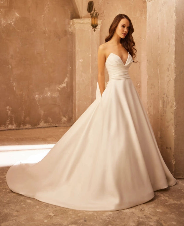 Paloma Blanca P5102 + Bow - Size 12