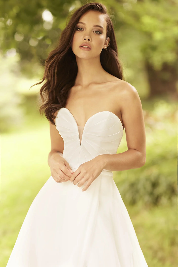 Paloma Blanca P5081 - Size 8