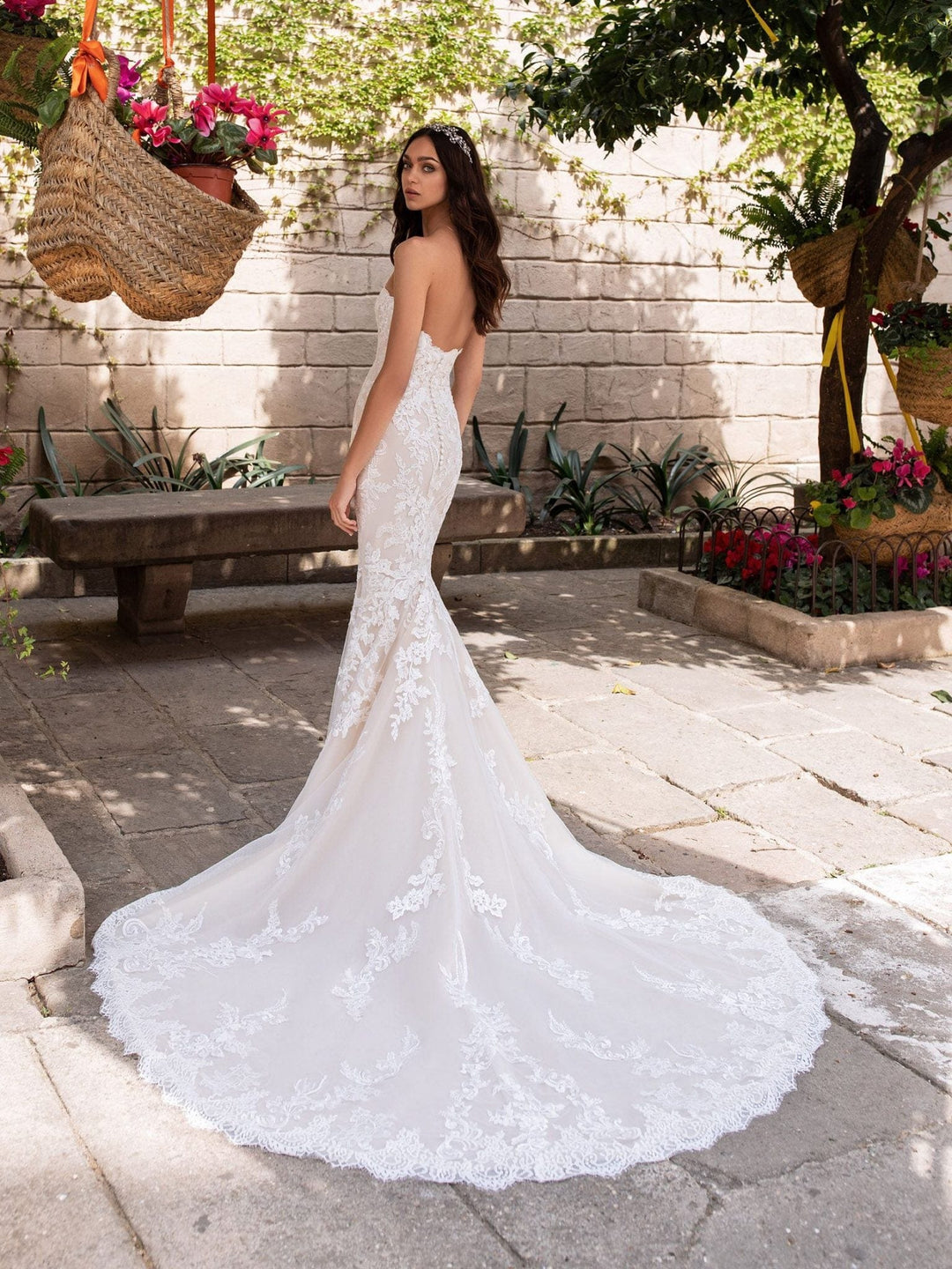 Pronovias Aegir - Size 22