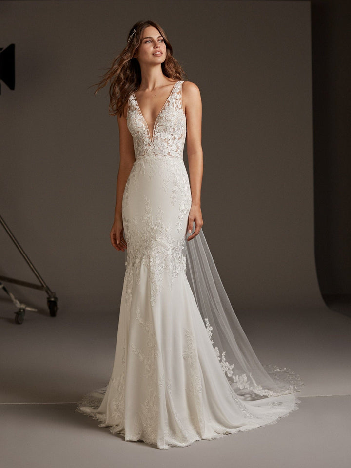 Pronovias Alcyone - Size 14