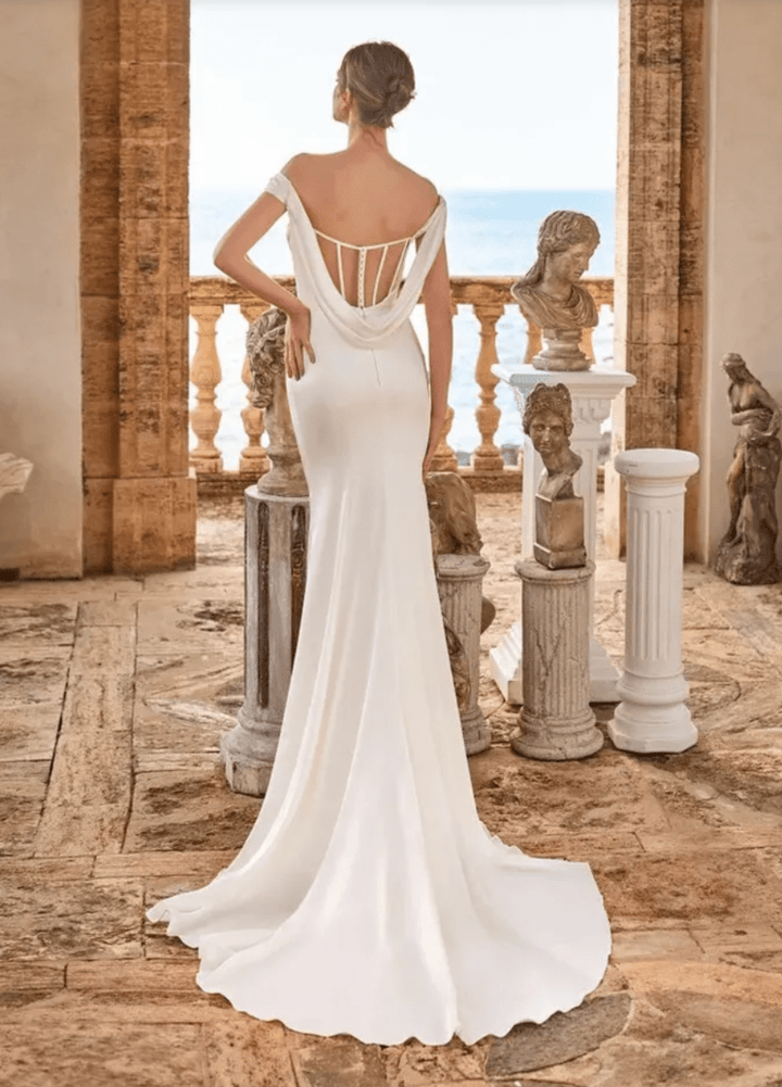 Pronovias Feme - Size 14