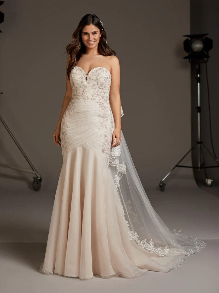 Pronovias Halo - Size 16