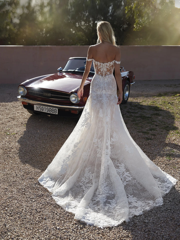 Pronovias Phuket - Size 14