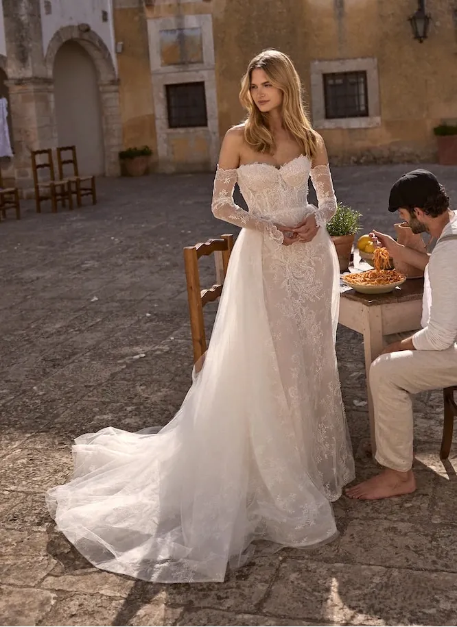 Ricca Sposa 25-006 (2) + Overskirt - Size 14
