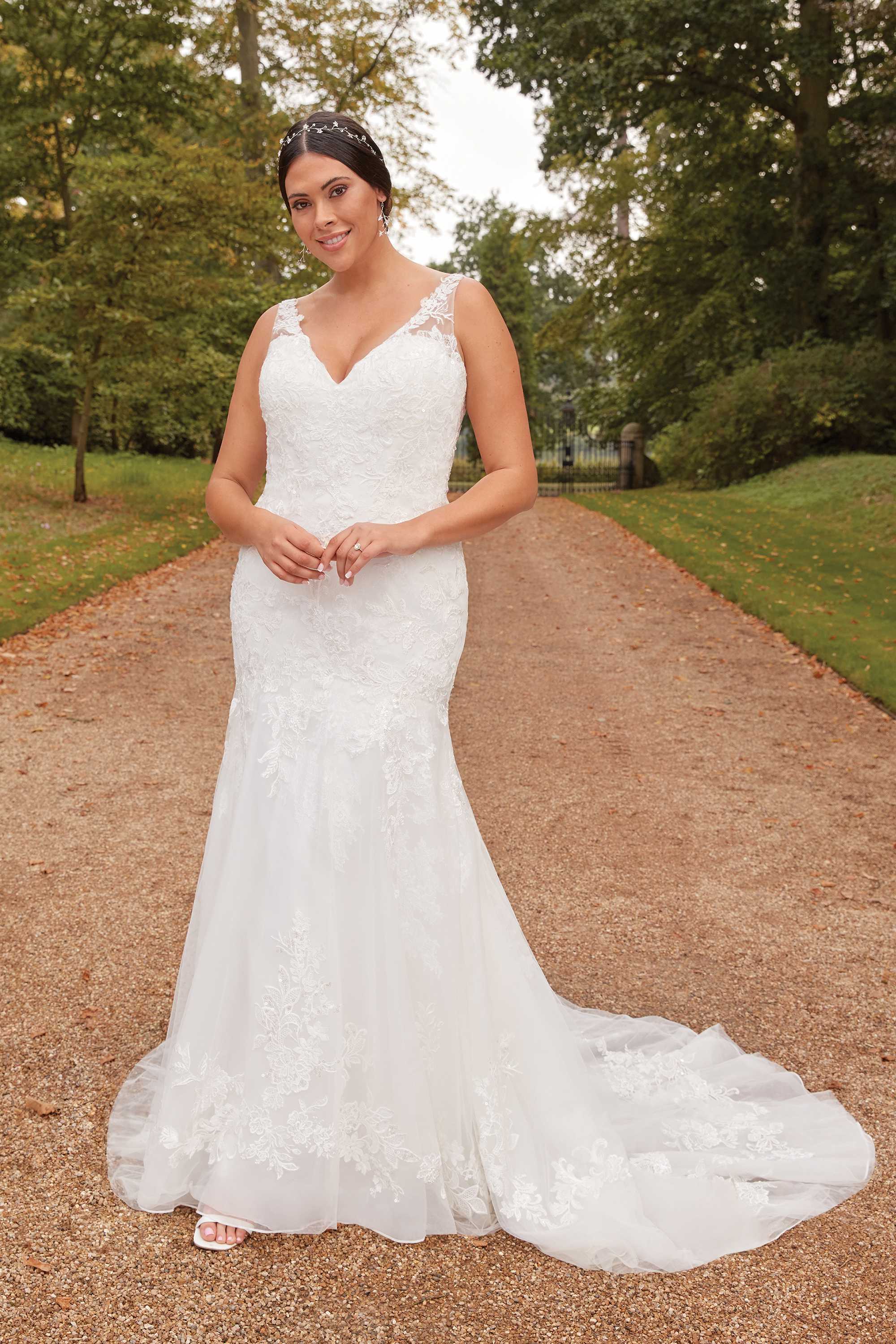 Wedding dress retailer size 18