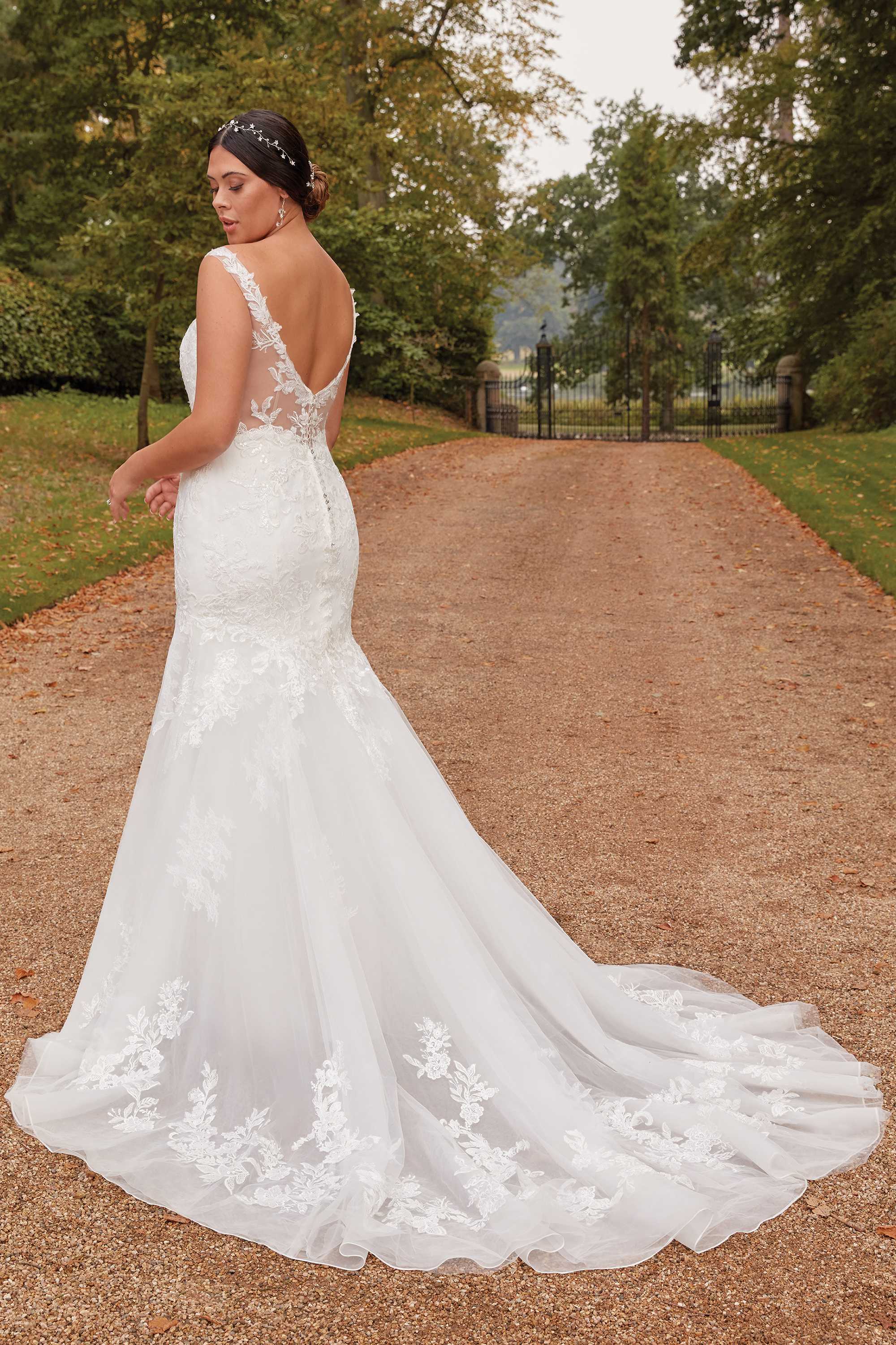 マリー 44480PS: Plus Size Crepe A-Line Gown with Lace Appliqués and