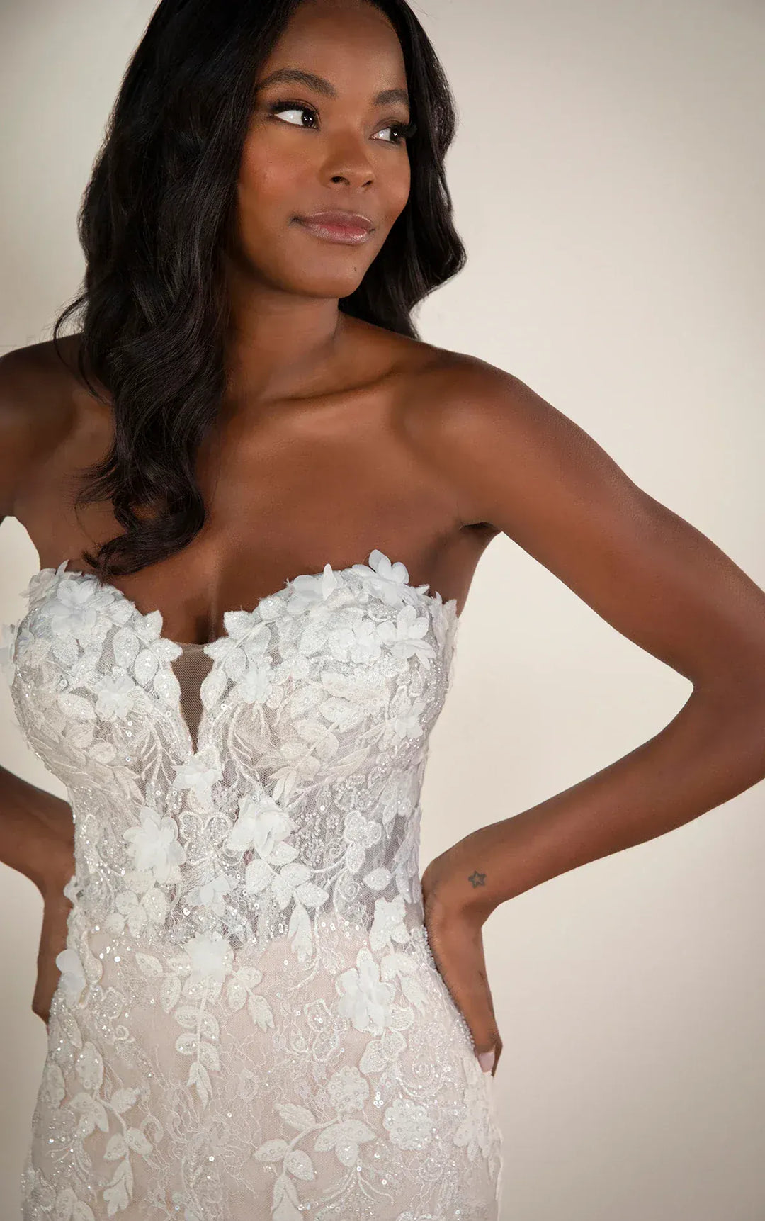 close up of stella york 7924 champagne lace fit and flare wedding dress showing the strapless sweetheart neckline