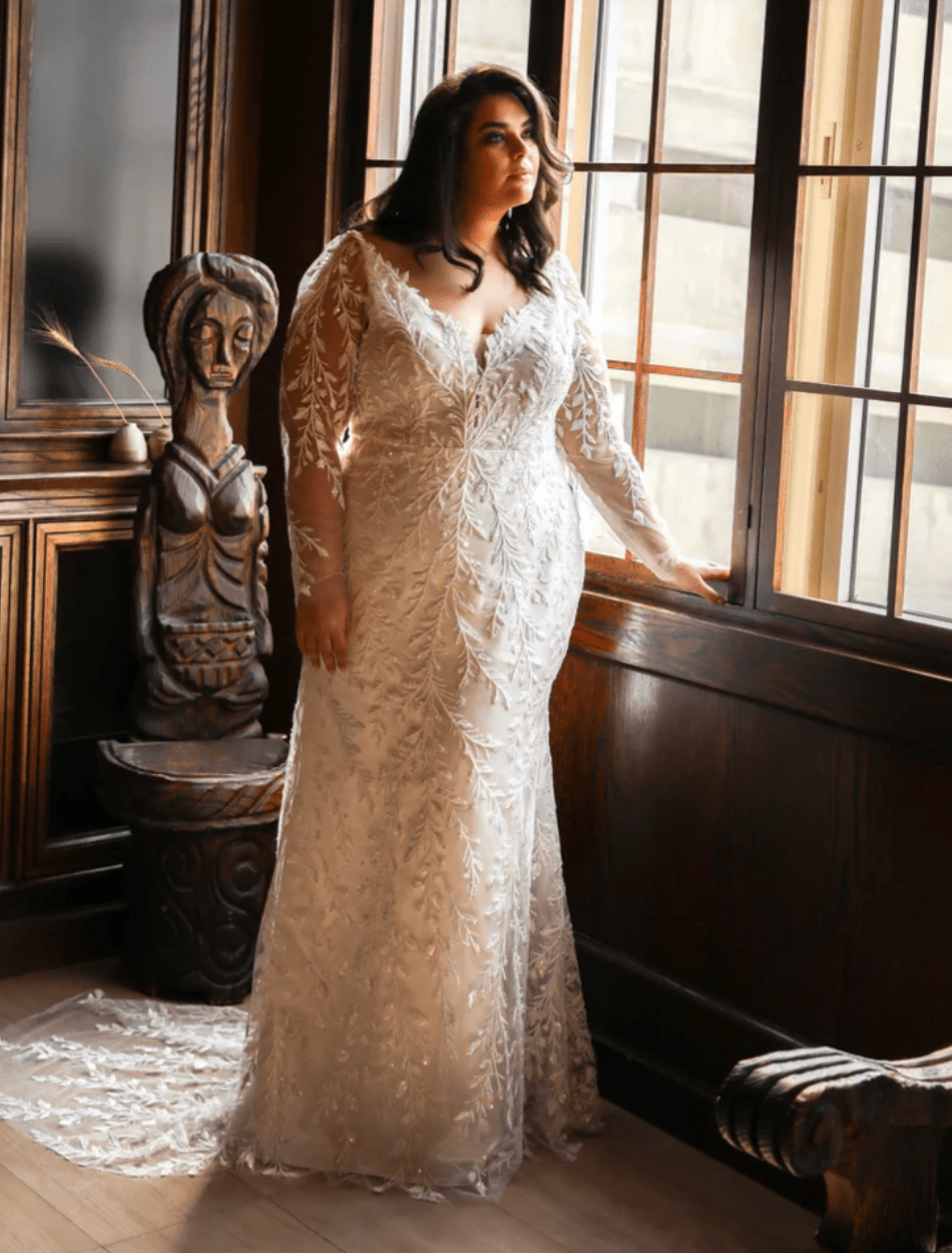 Studio Levana Marilyn Fitted - Size 22