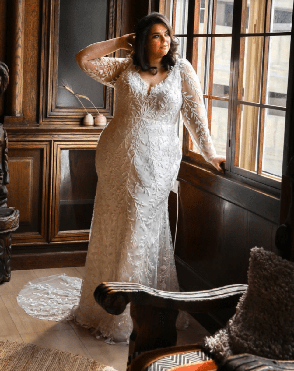 Studio Levana Marilyn Fitted - Size 22