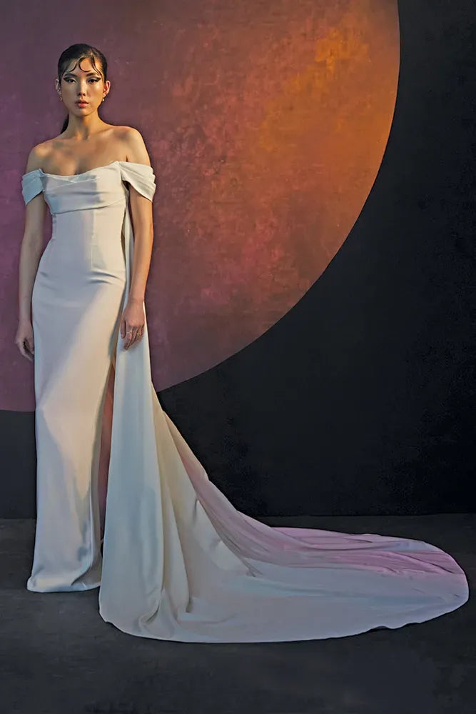 Theia Couture Nova + Train - Size 14