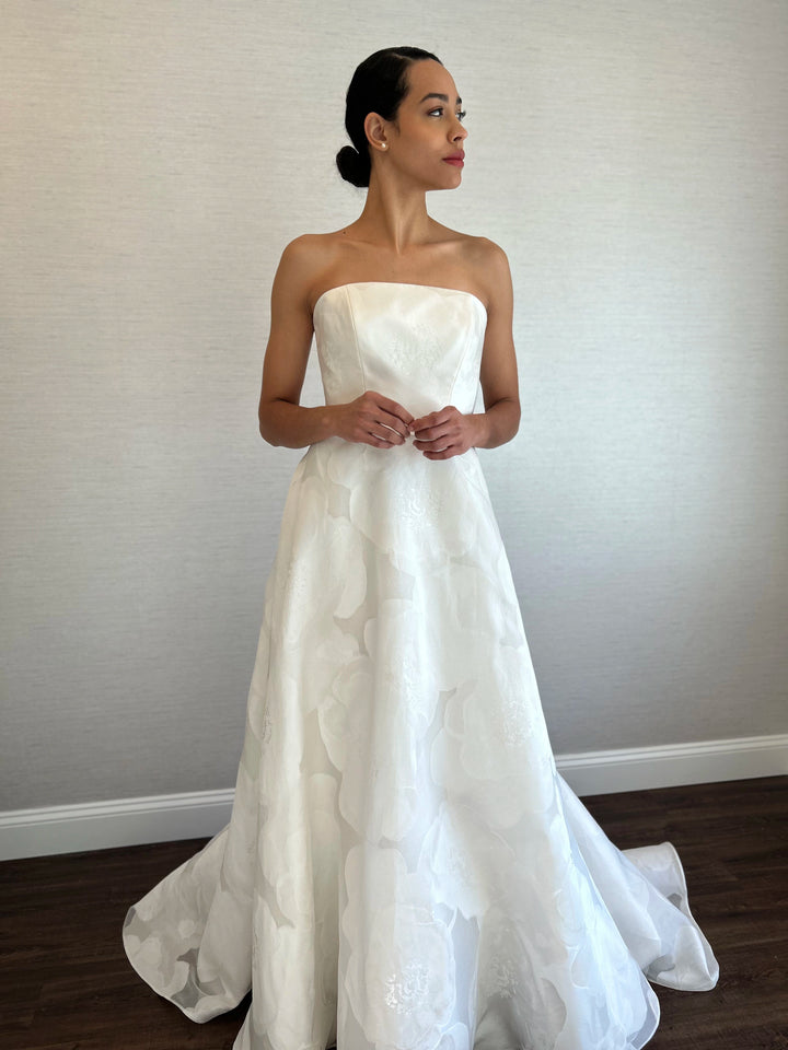 Valentini Spose Custom Gown - Size 12