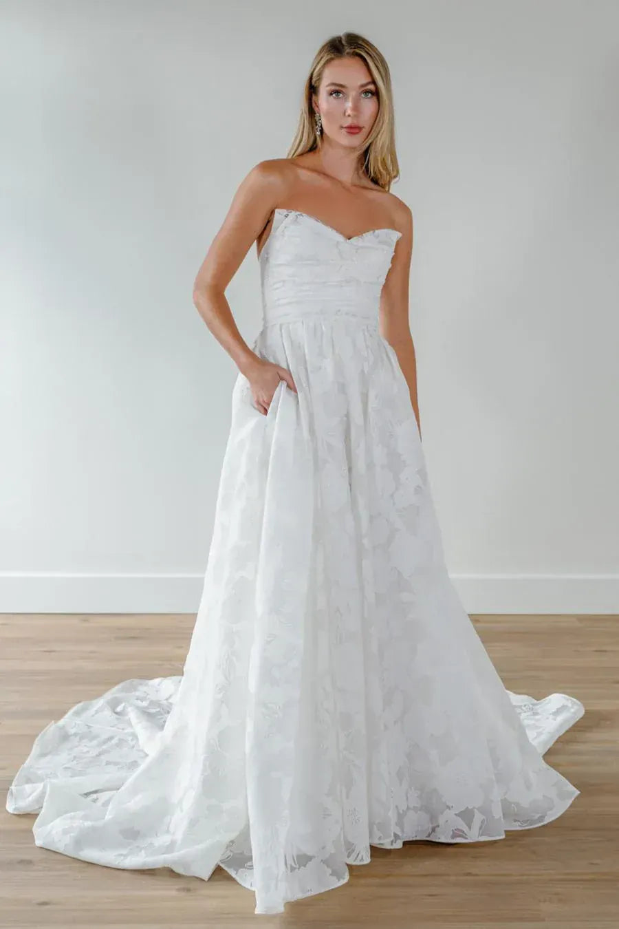 Locket by Watters Vienna 12255 With Sleeves - Size 22W