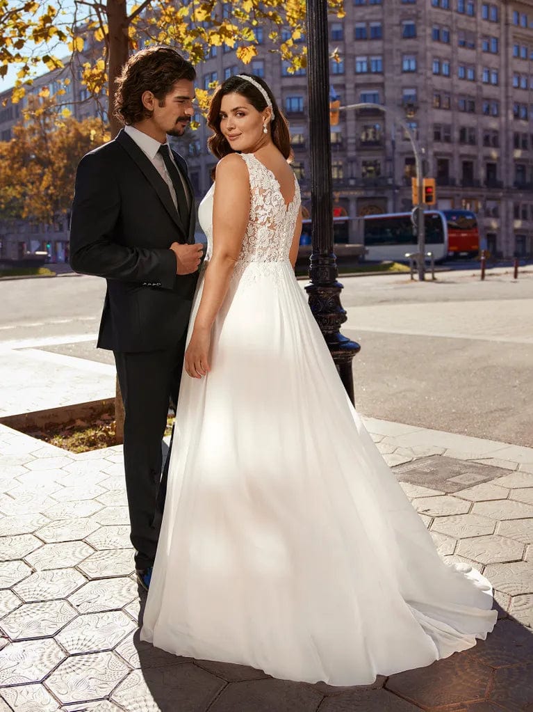 White One Dazzling - Size 22 – Luxe Redux Bridal