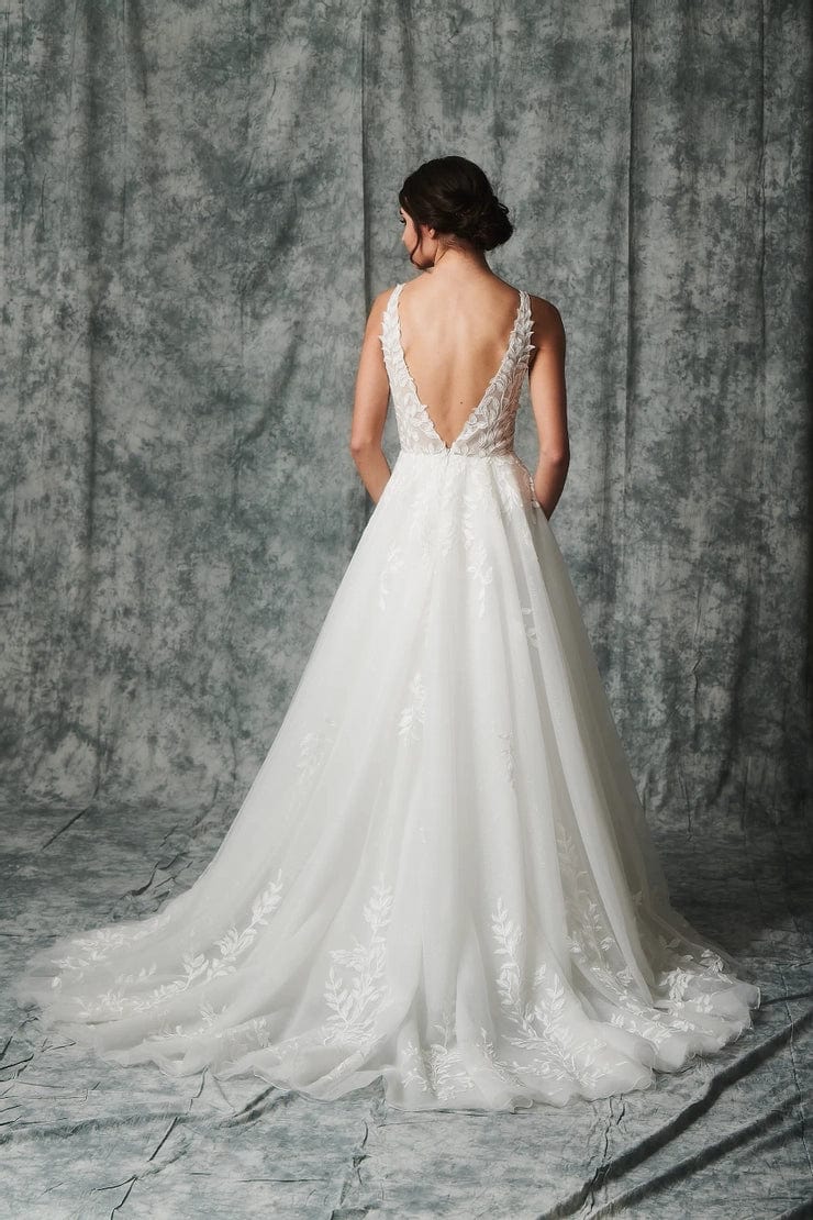 Liv by Kelly Faetanini Bristol - Size 8