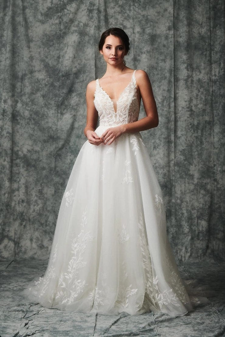 Liv by Kelly Faetanini Bristol - Size 8