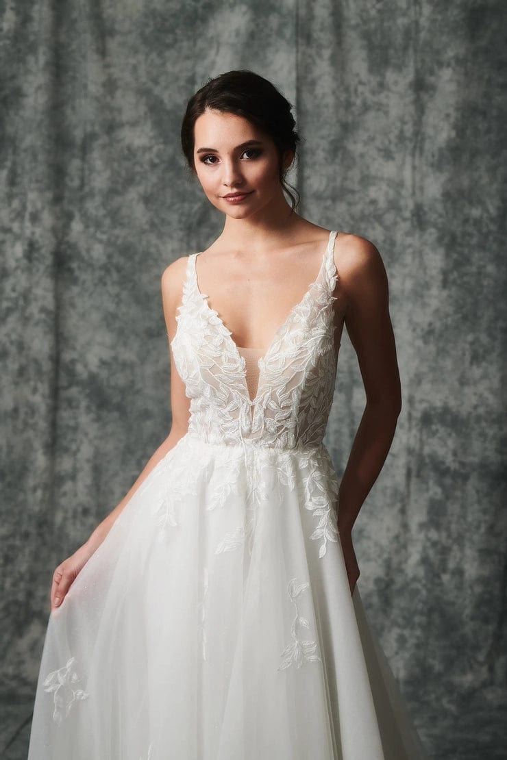 Liv by Kelly Faetanini Bristol - Size 8