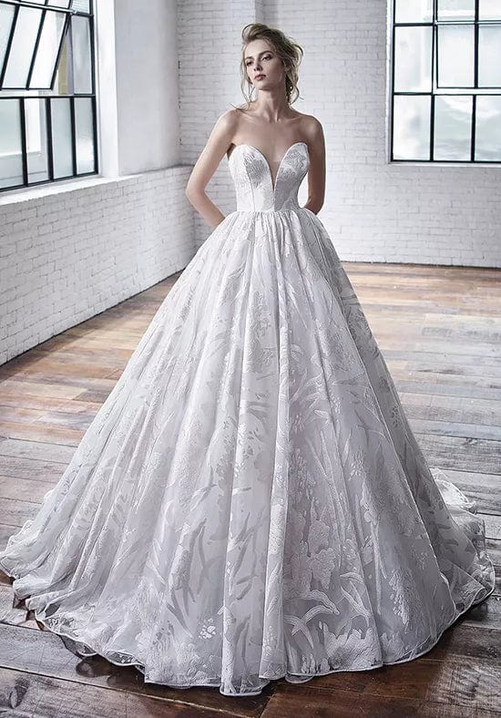Badgley Mischka Carrington - Size 8