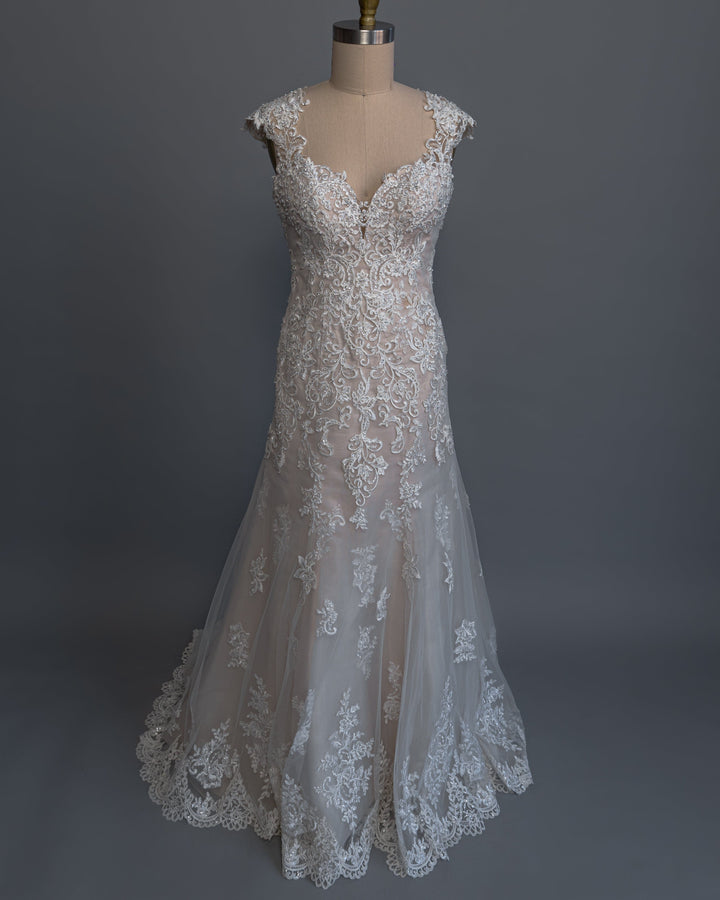 Essense of Australia D2262 - Size 12