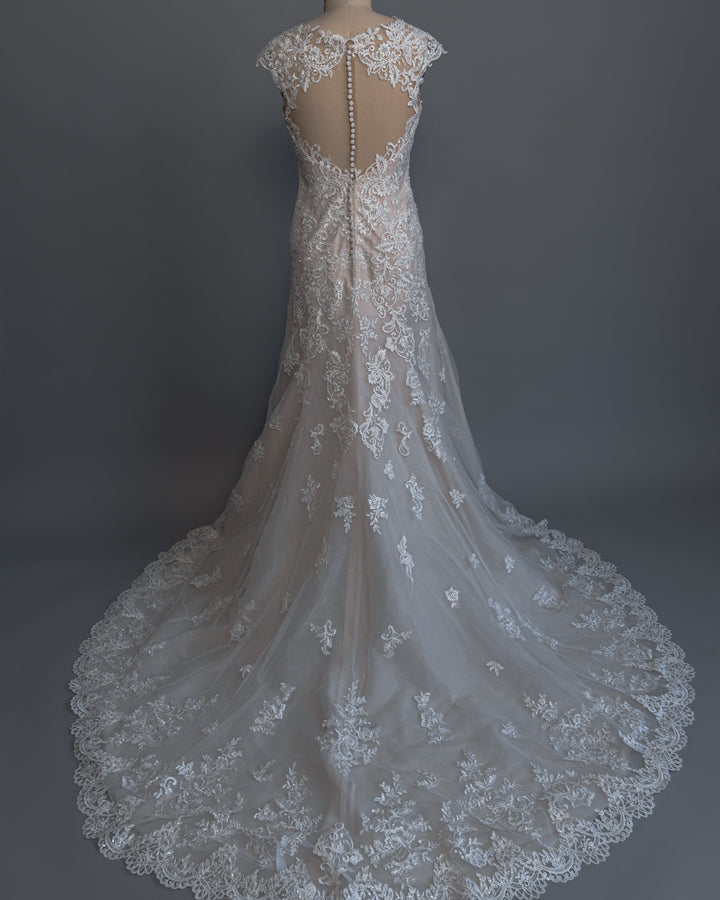 Essense of Australia D2262 - Size 12