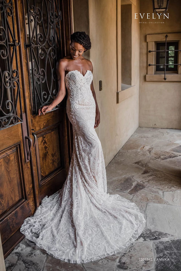 Evelyn Bridal Annika - Size 6