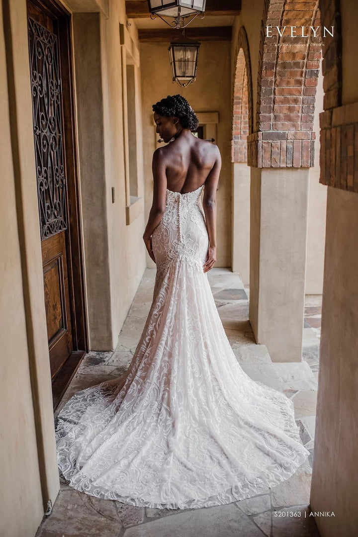 Evelyn Bridal Annika - Size 6
