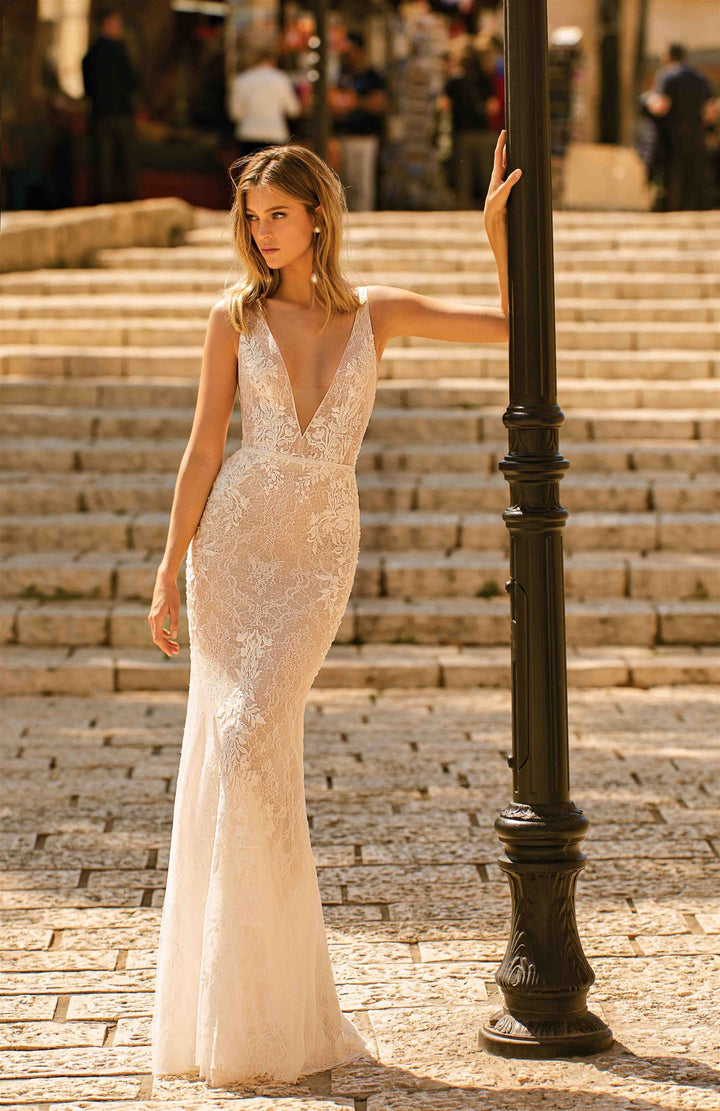 Muse by Berta Emma - Size 6