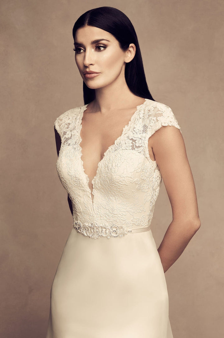 Paloma Blanca 4810 - Size 12