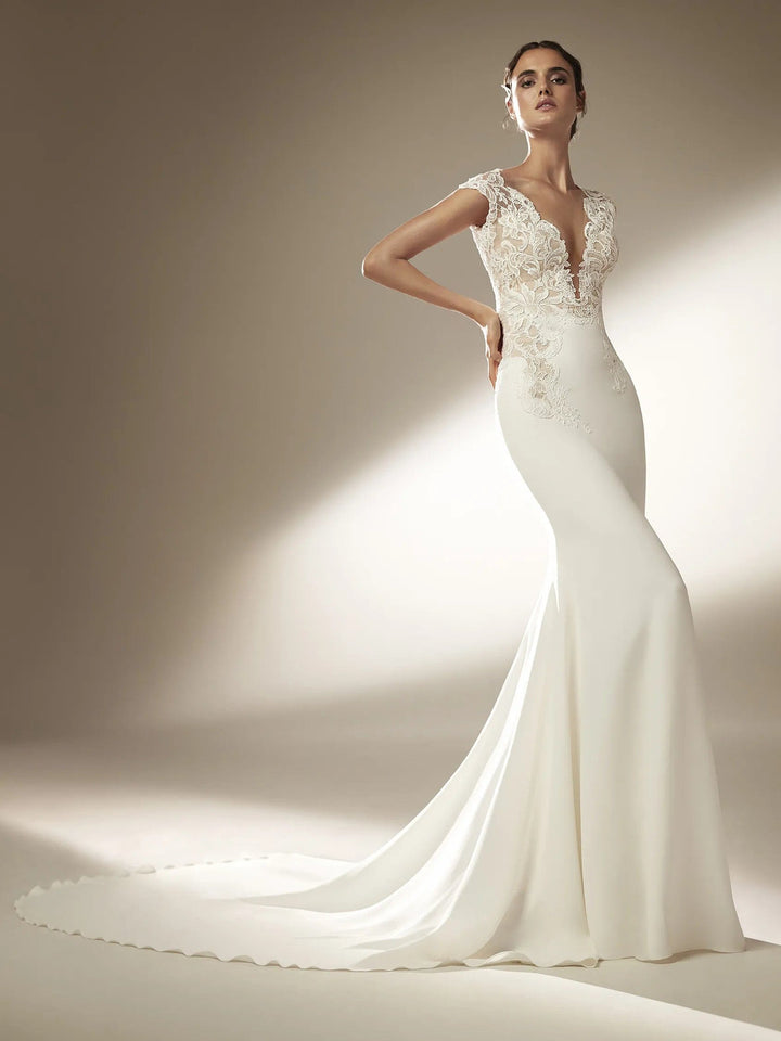 Atelier Pronovias Swanson - Size 12