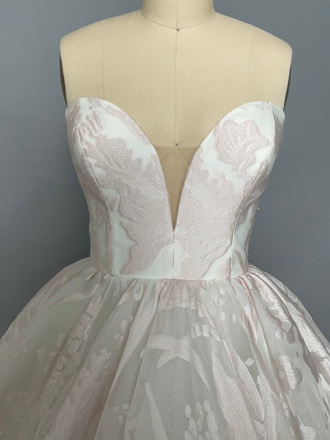 Badgley Mischka Carrington - Size 8